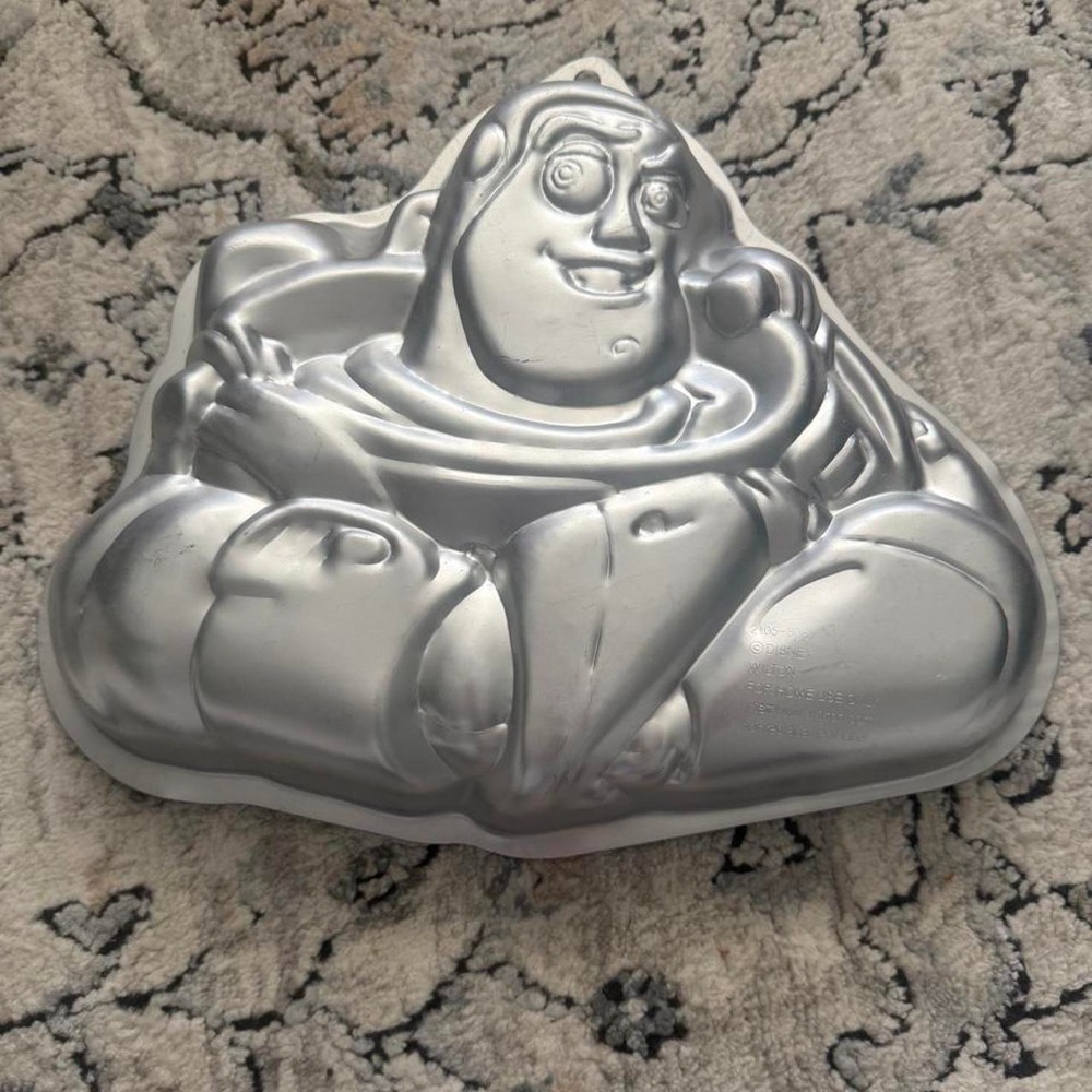 Buzz Lightyear cake pan #cake #disney Wilton